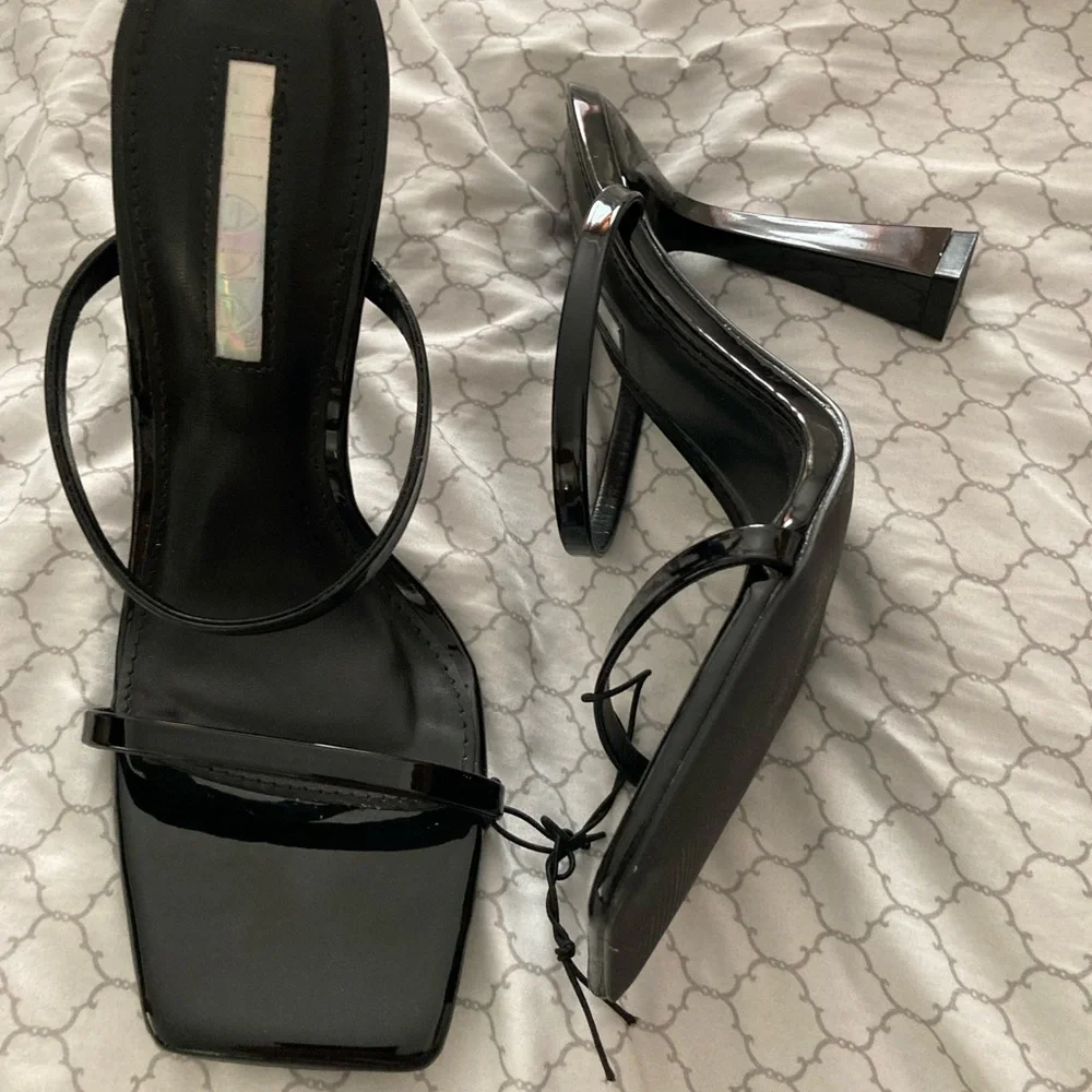 Black sandals - Picture 2 of 5